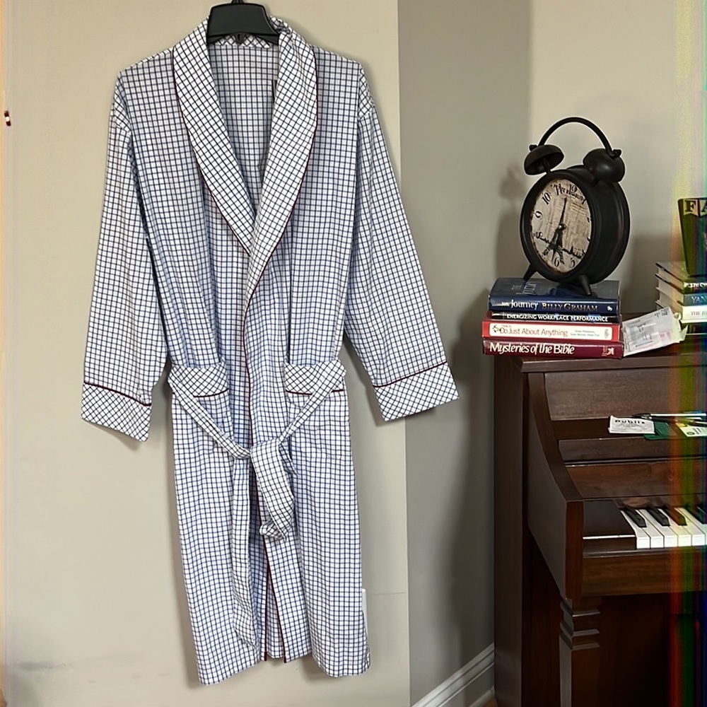 Roundtree & Yorke Checked Woven Robe - Picture 2 of 11